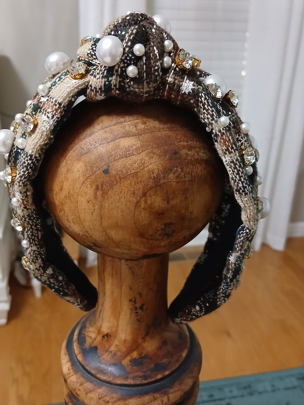 Hairband With Rhinestones And Pearls - Picture 6 of 6
